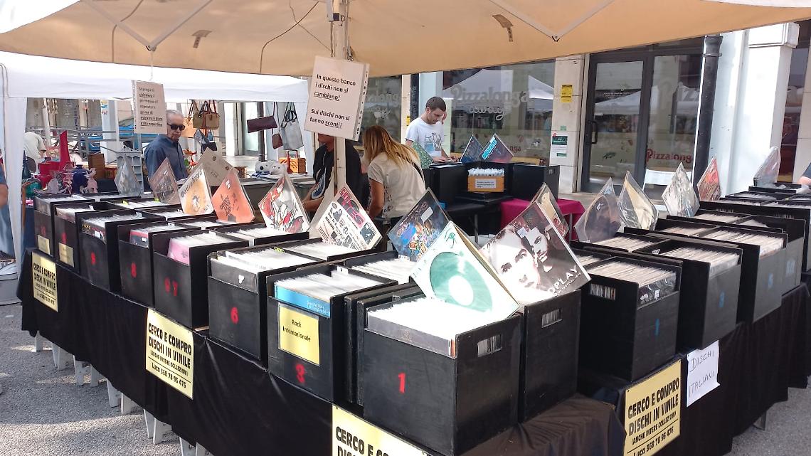 Il fascino del passato torna a Mirano con il mercatino "Gli oggetti dei nonni"