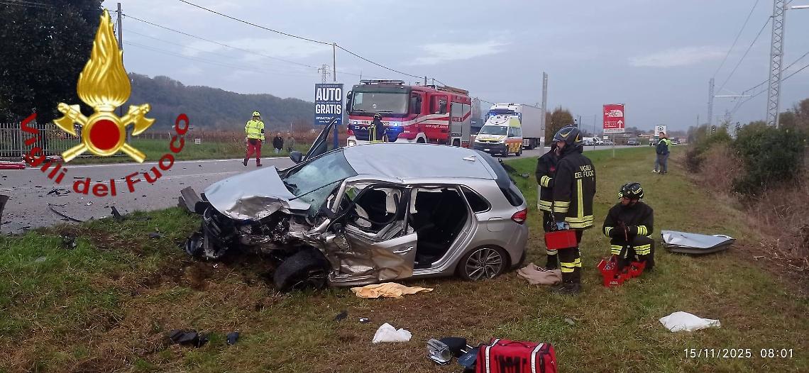 Frontale sulla Feltrina all’alba: due giovani feriti a Montebelluna