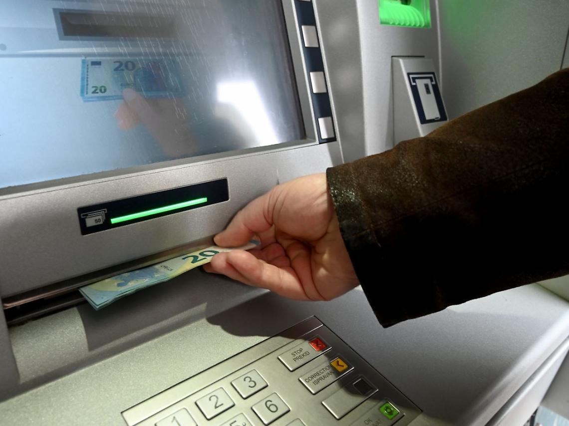 Vicenza, tentativo di prelievo con bancomat altrui: denunciato un 30enne