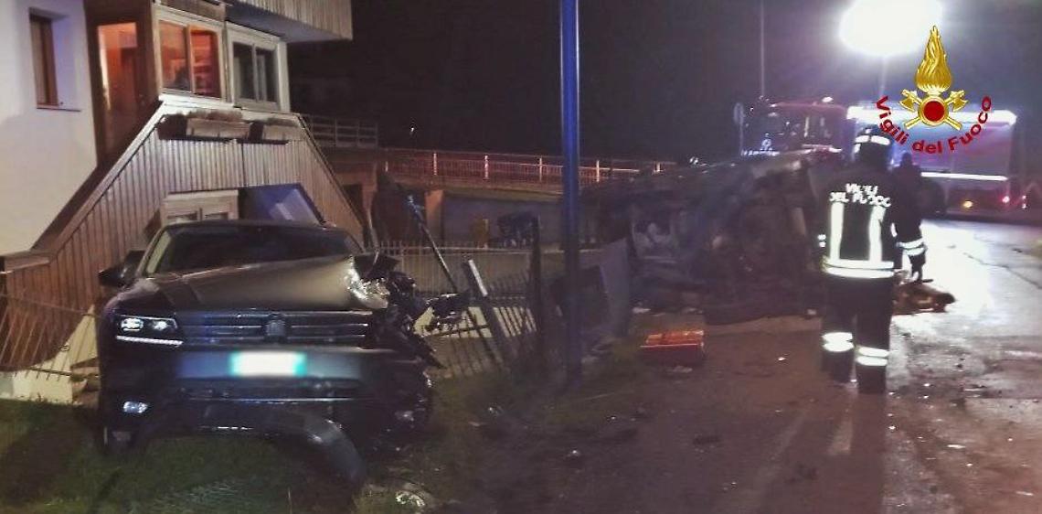 Incidente a Valle di Cadore: auto esce di strada e danneggia una recinzione e un contatore del gas