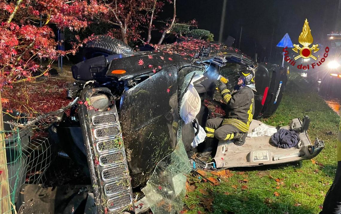 Aggressione a Paese: uomo sale sull’ambulanza e prende a calci l’autista