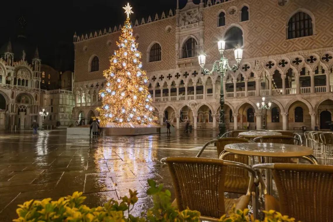 “Venezia. It’s Christmas Time”: luci, mercatini e magia in città e nelle isole