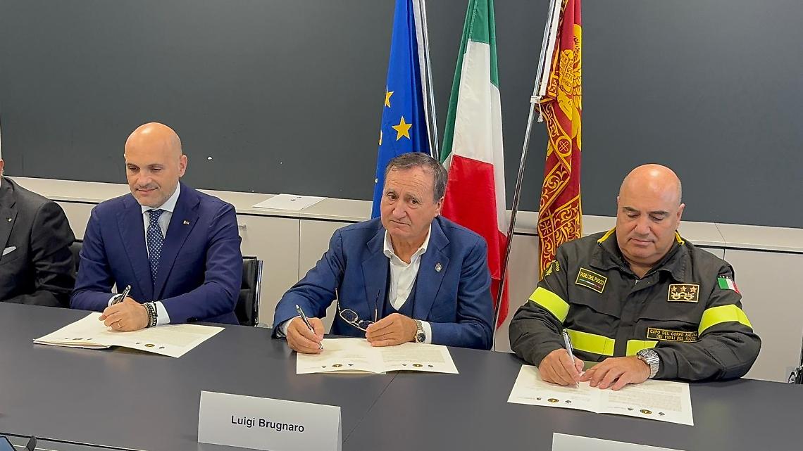 La firma dell'accordo