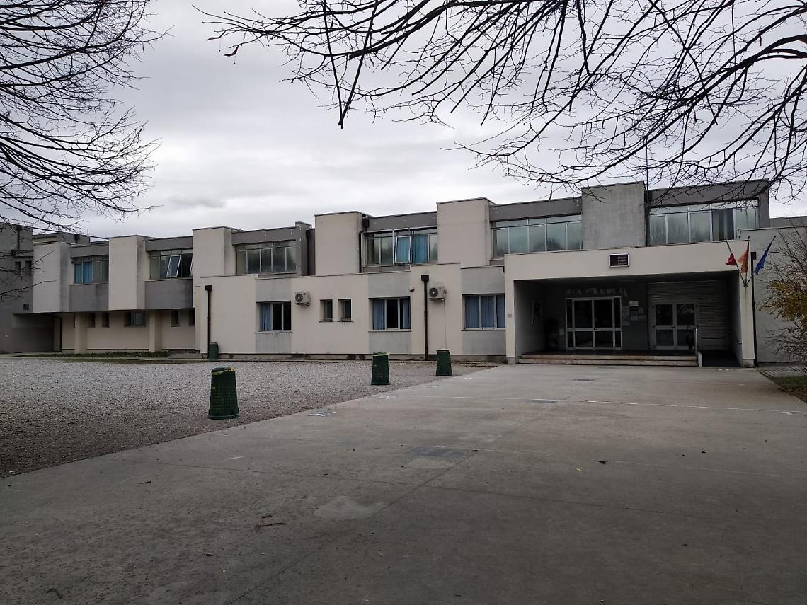 La scuola media Canova a Loreggia