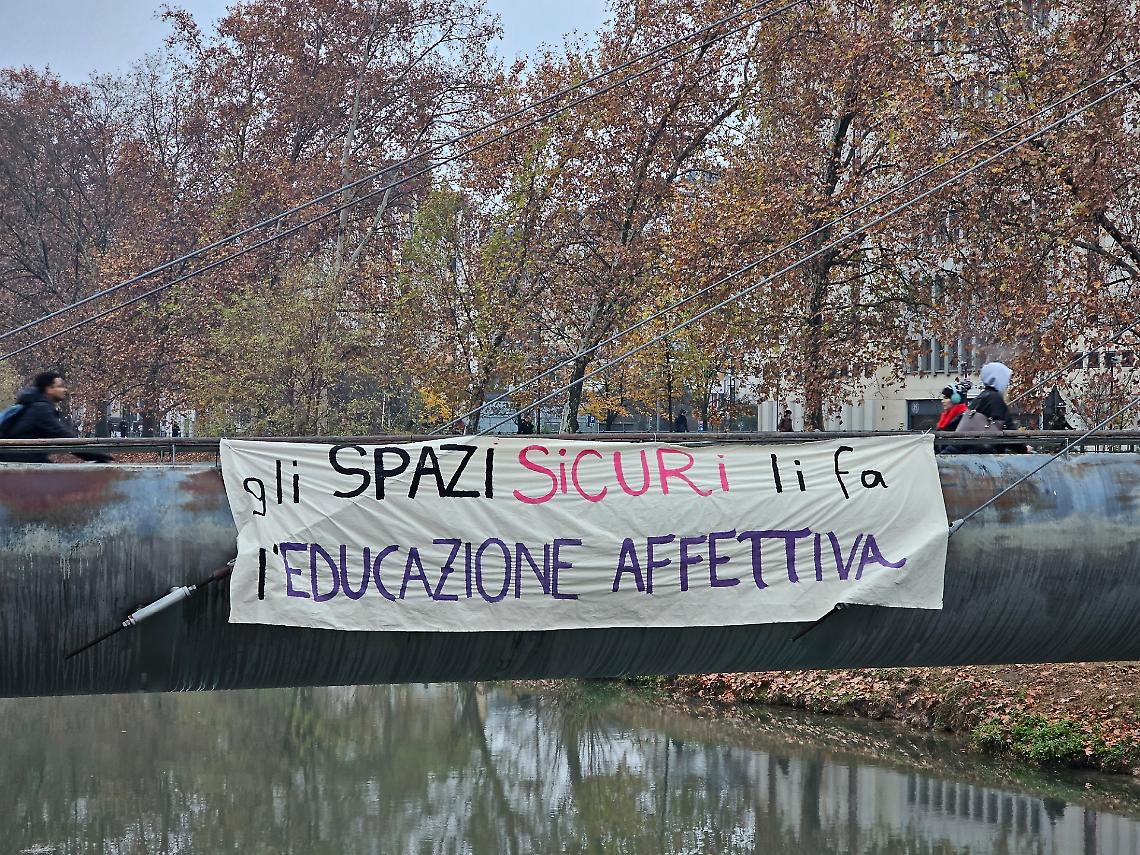 Lo striscione lungo il Piovego