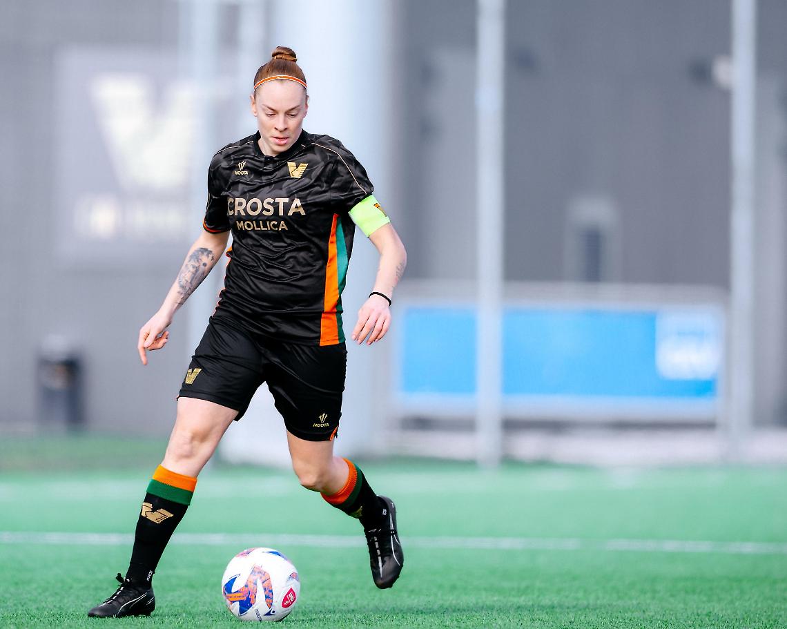 La capitana Alice Zuanti e il vicecapitano Gianluca Busio del Venezia Fc premiati al gala del calcio Triveneto