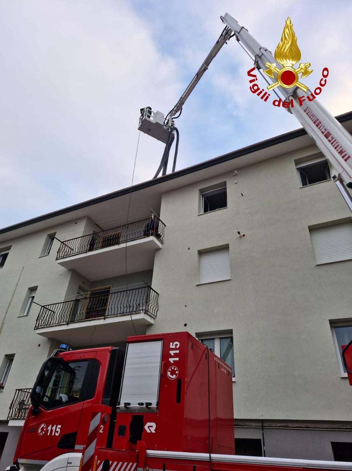 Grumolo delle Abbadesse, allarme monossido di carbonio: Vigili del fuoco in azione