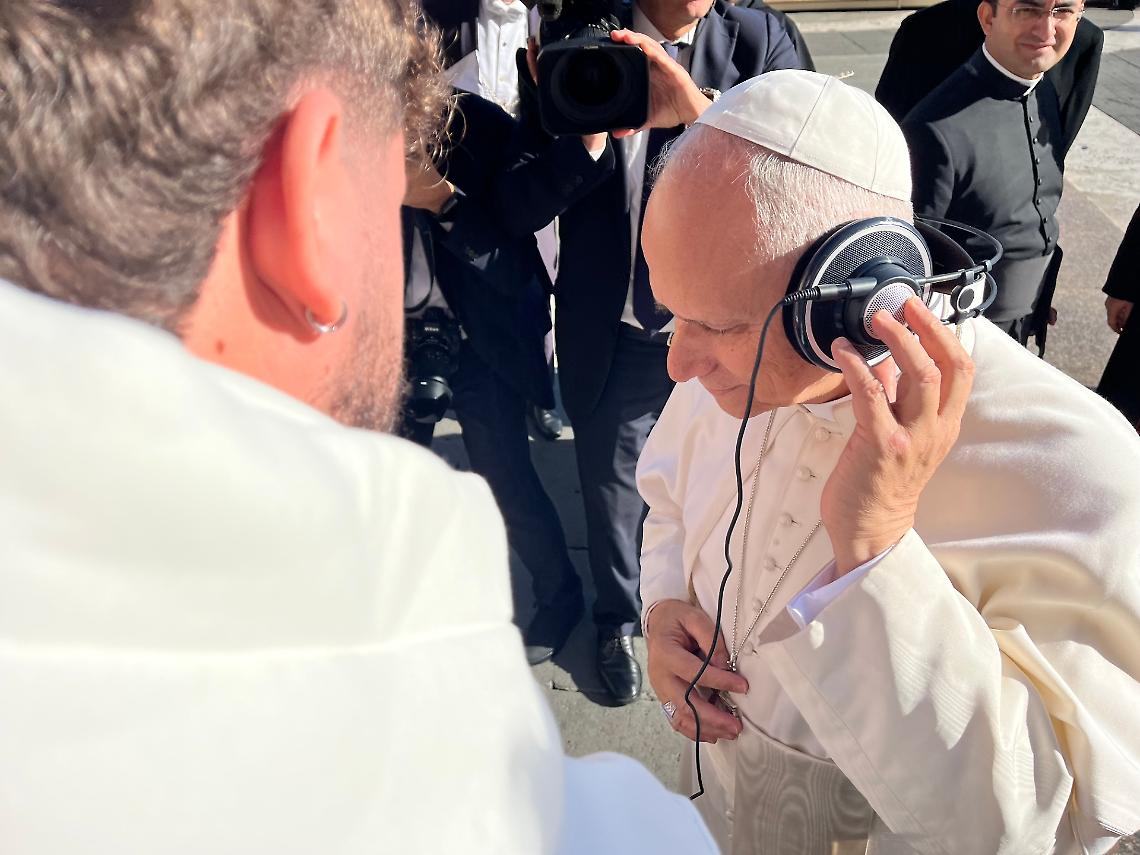 Il pontefice ascolta "Harmonia"