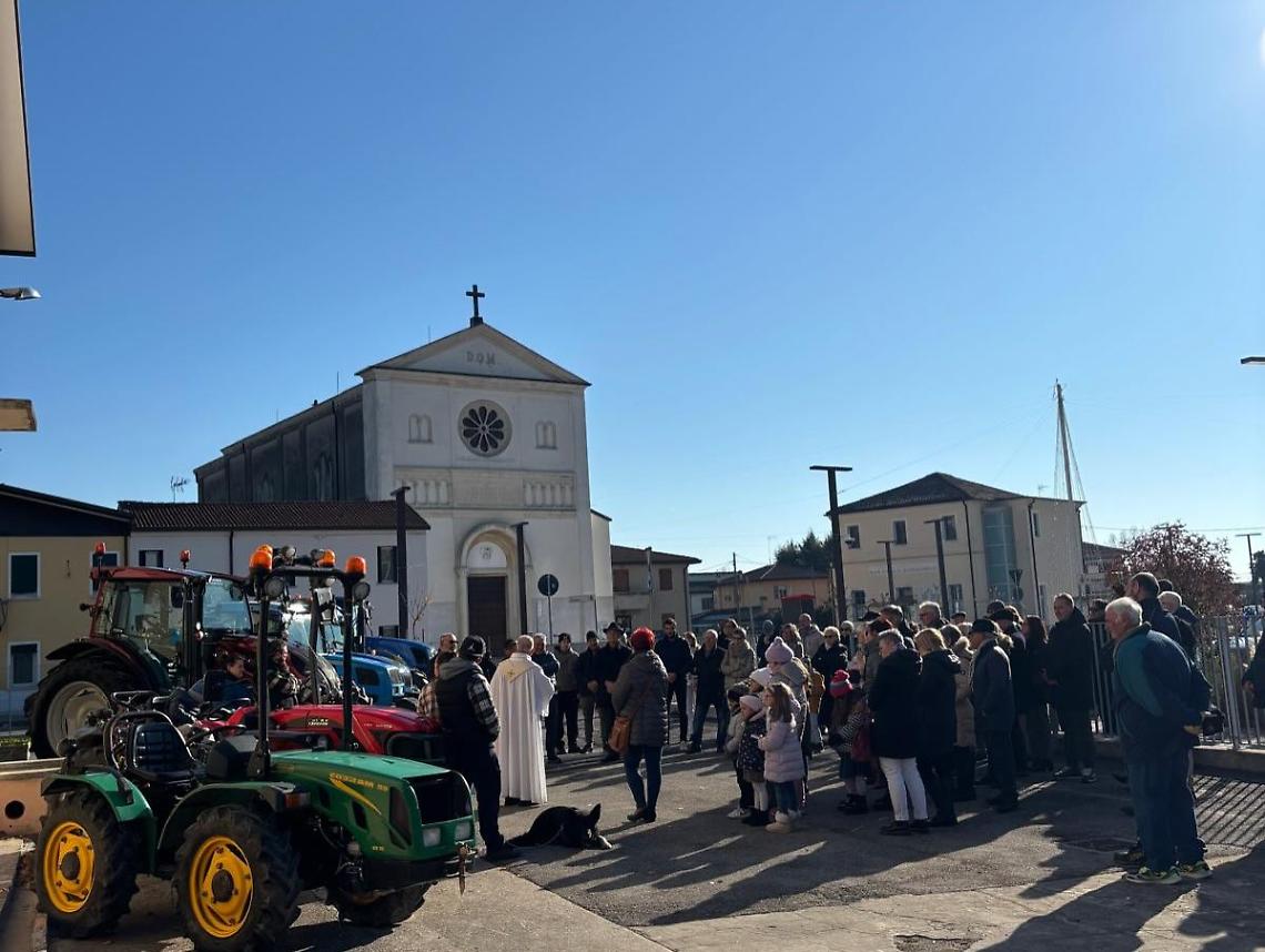 PONTE SAN NICOLO': centro della frazione di Rio