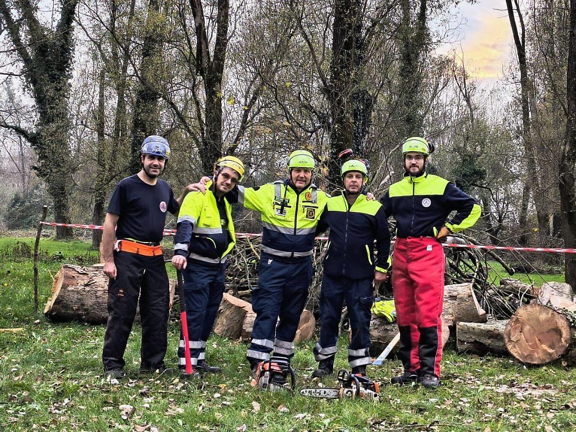 Fontaniva: esercitazione di abbattimento e messa in sicurezza degli alberi al parco Brenta Viva