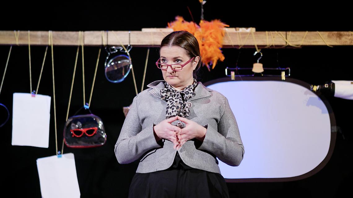 “Da fuori tutto bene. Il can can del cancro”: il tumore al seno raccontato tra comicità e dramma al Teatro a l’Avogaria di Venezia