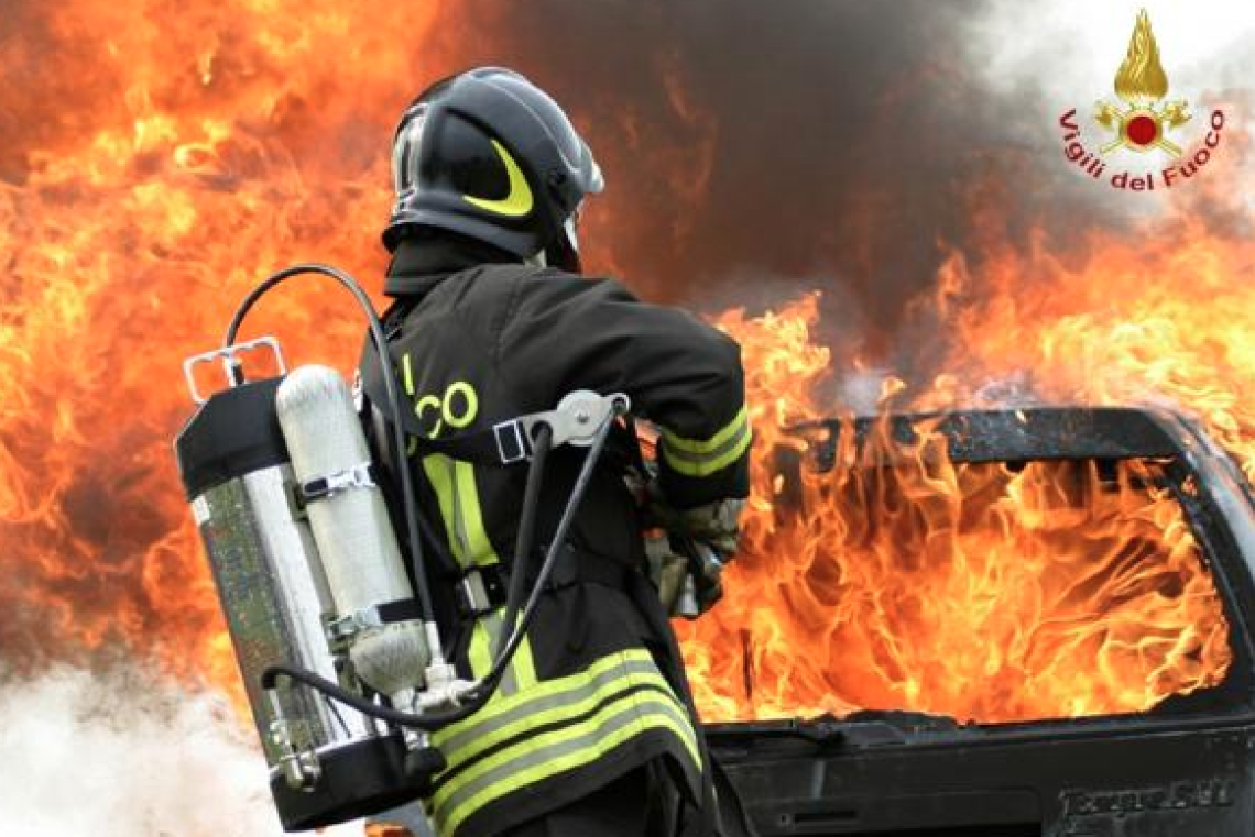 Torre dei Lamberti, niente drappo natalizio dei vigili del fuoco
