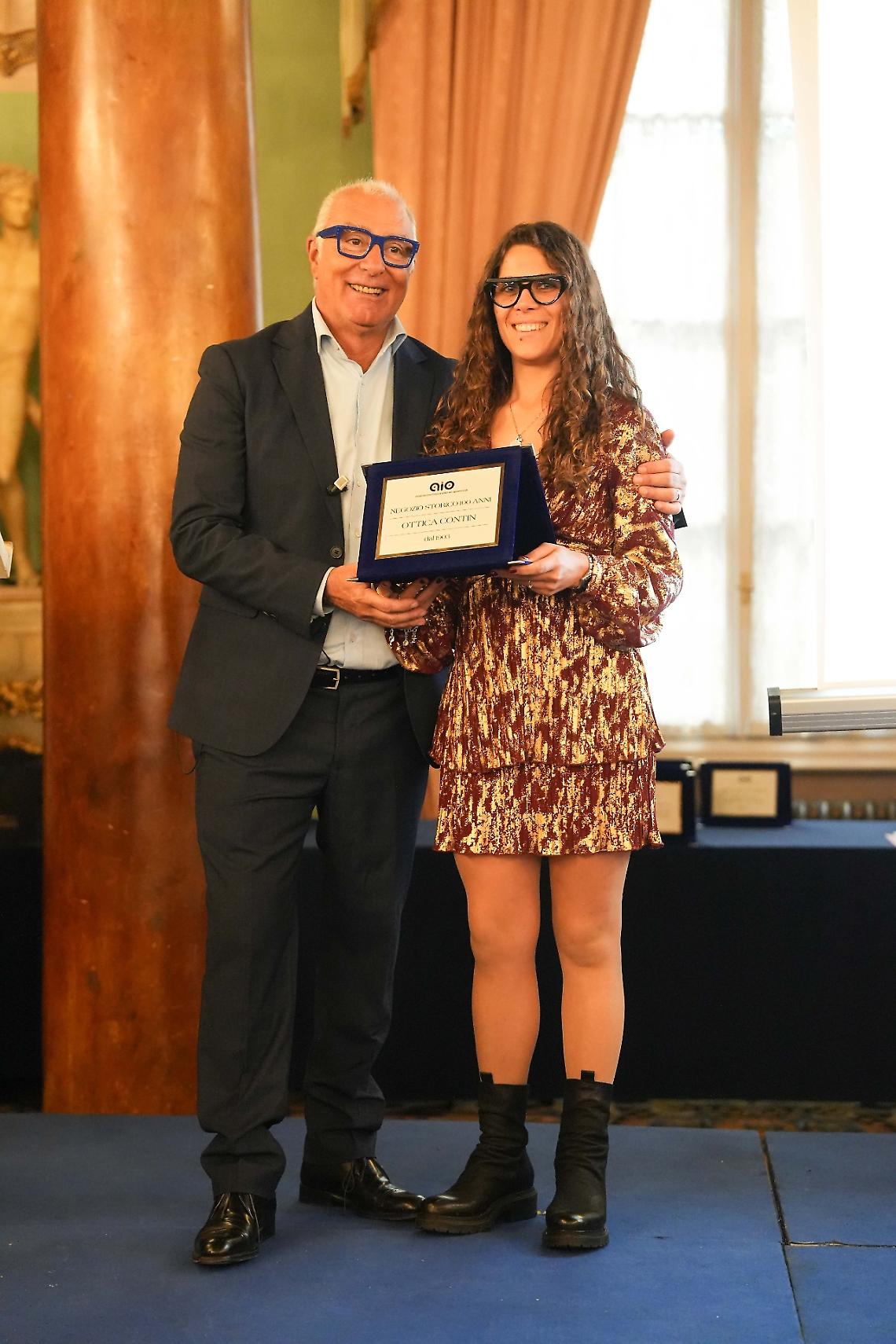 DOLO- CATERINA CONTIN RICEVE IL PREMIO A FIRENZE 