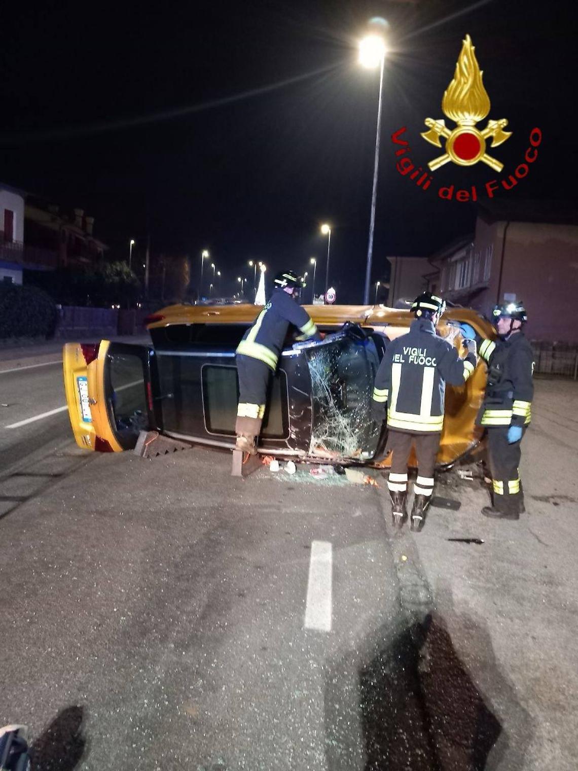 Quinto di Treviso, auto si ribalta: ferita una donna di 70 anni