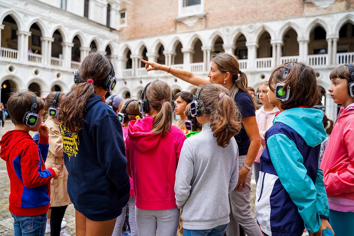 Una scolaresca in gita a Venezia