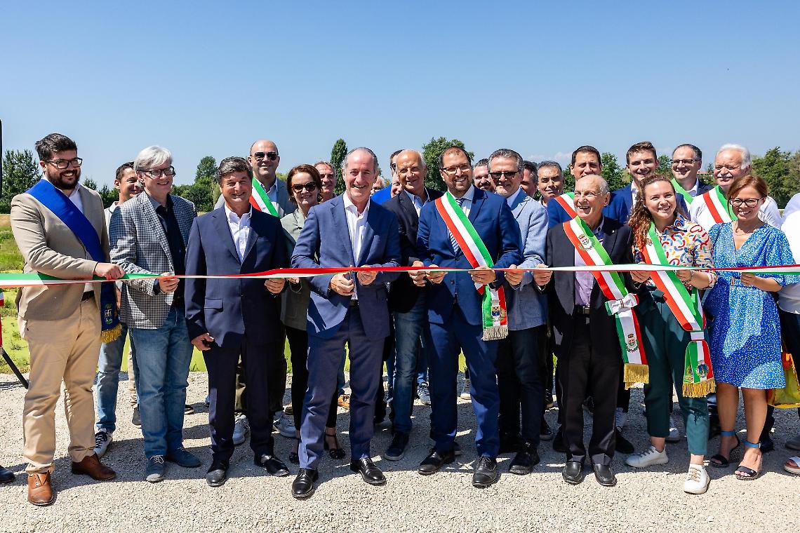 Foto del taglio del nastro