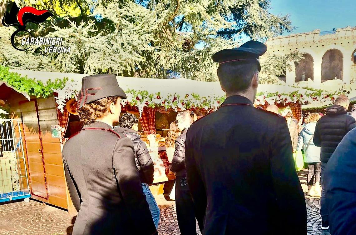 Tentato furto di abbigliamento natalizio nel centro storico di Verona 