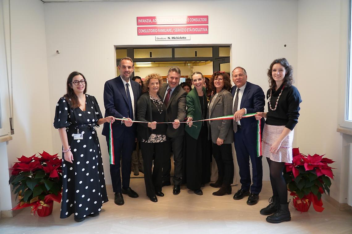 Foto del taglio del nastro