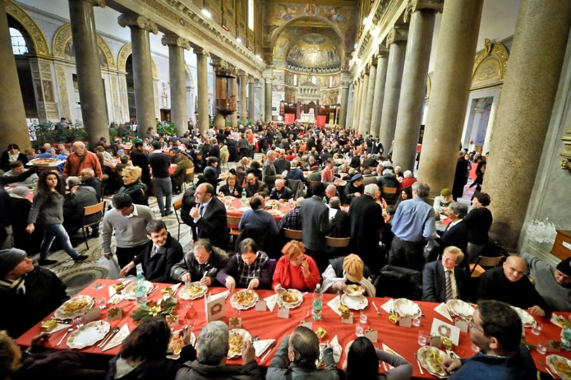 Un pranzo di Natale organizzato dalla Comunit&agrave; di Sant'Egidio