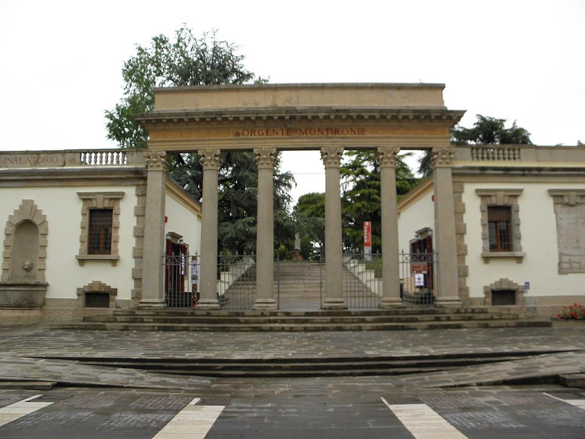 Abano Terme, al via i lavori per sistemare il muretto storico del parco Montirone