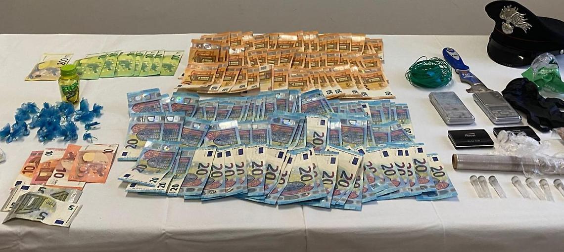 Capodanno a Silea: arrestato pusher con cocaina, eroina e 5.000 euro in contanti