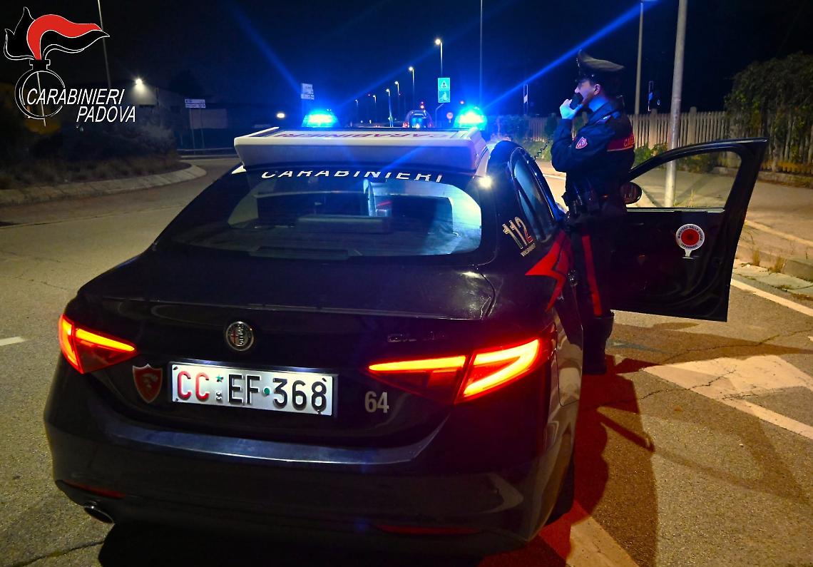 Minaccia di morte il fratello con un coltello: arrestato 27enne a Padova