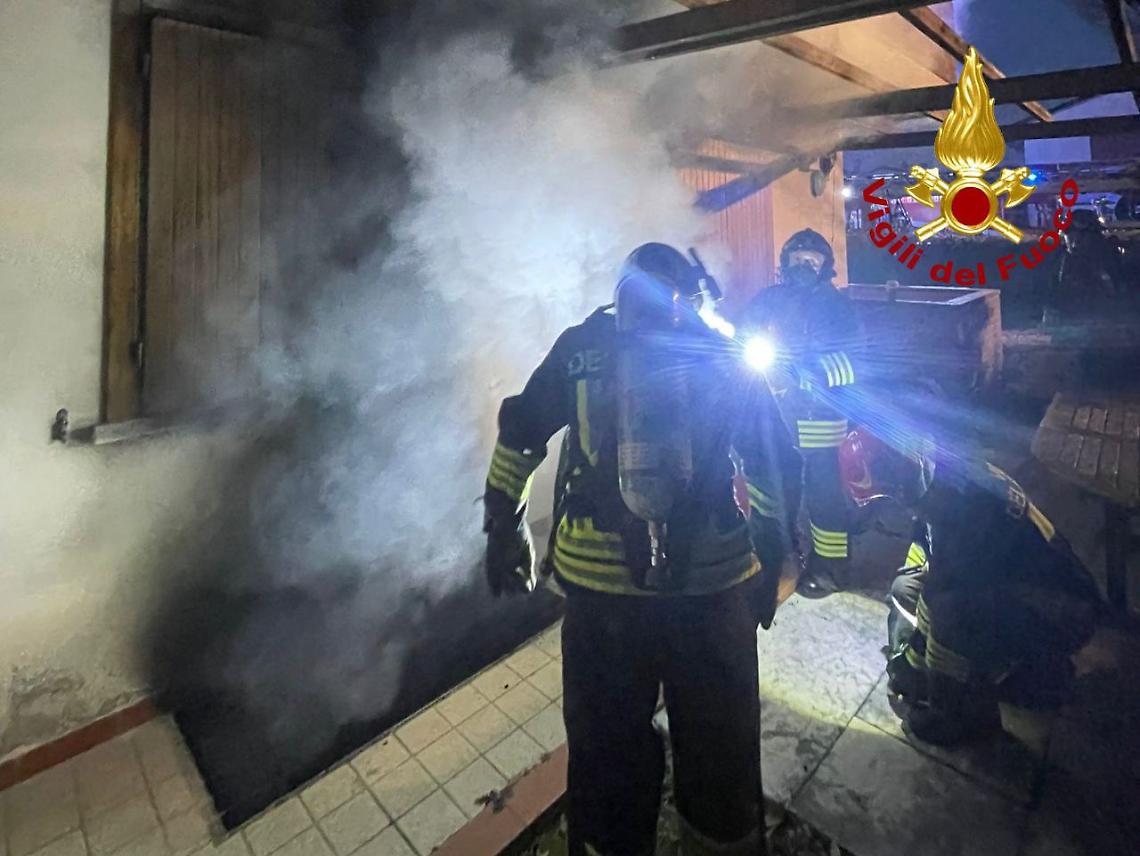 Incendio nel seminterrato di una casa, paura a Isola Vicentina