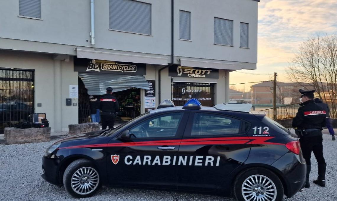 Furto con ariete a Cittadella: rubate biciclette dal negozio Brand Cycles