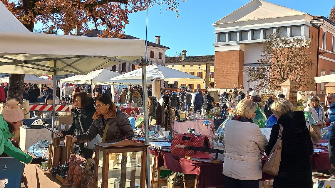 Torna MercartiNoale,  un viaggio tra antiquariato, vintage, collezionismo e i sapori della tradizione 