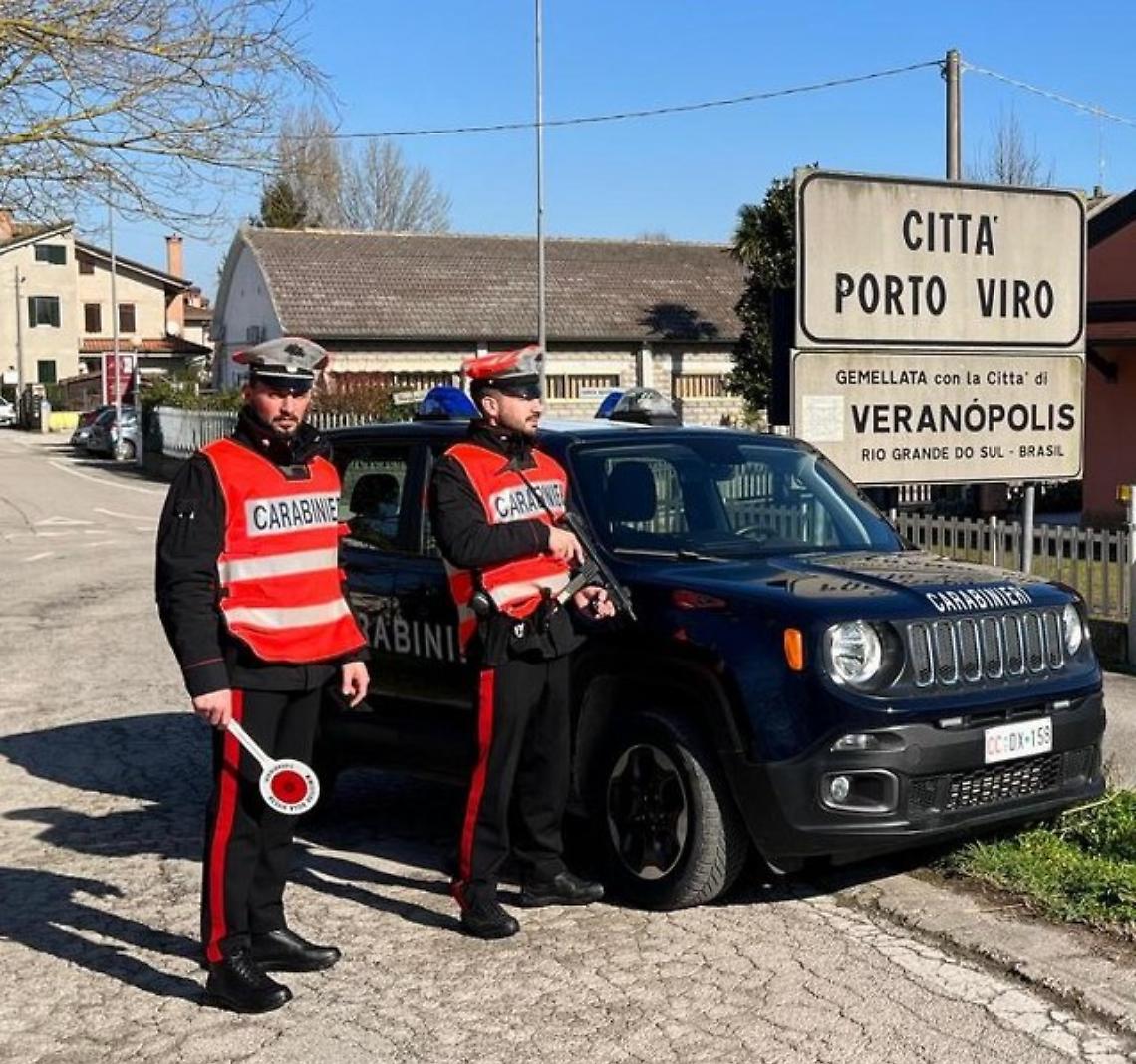 Due giovani denunciati a Porto Viro: rubavano le grondaie di un'abitazione e di una filiale bancaria