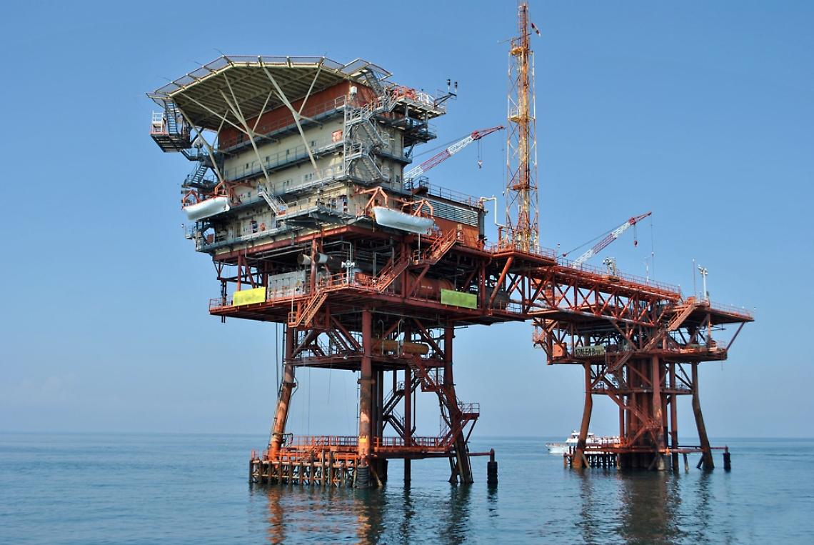 Trivella sul mare Adriatico