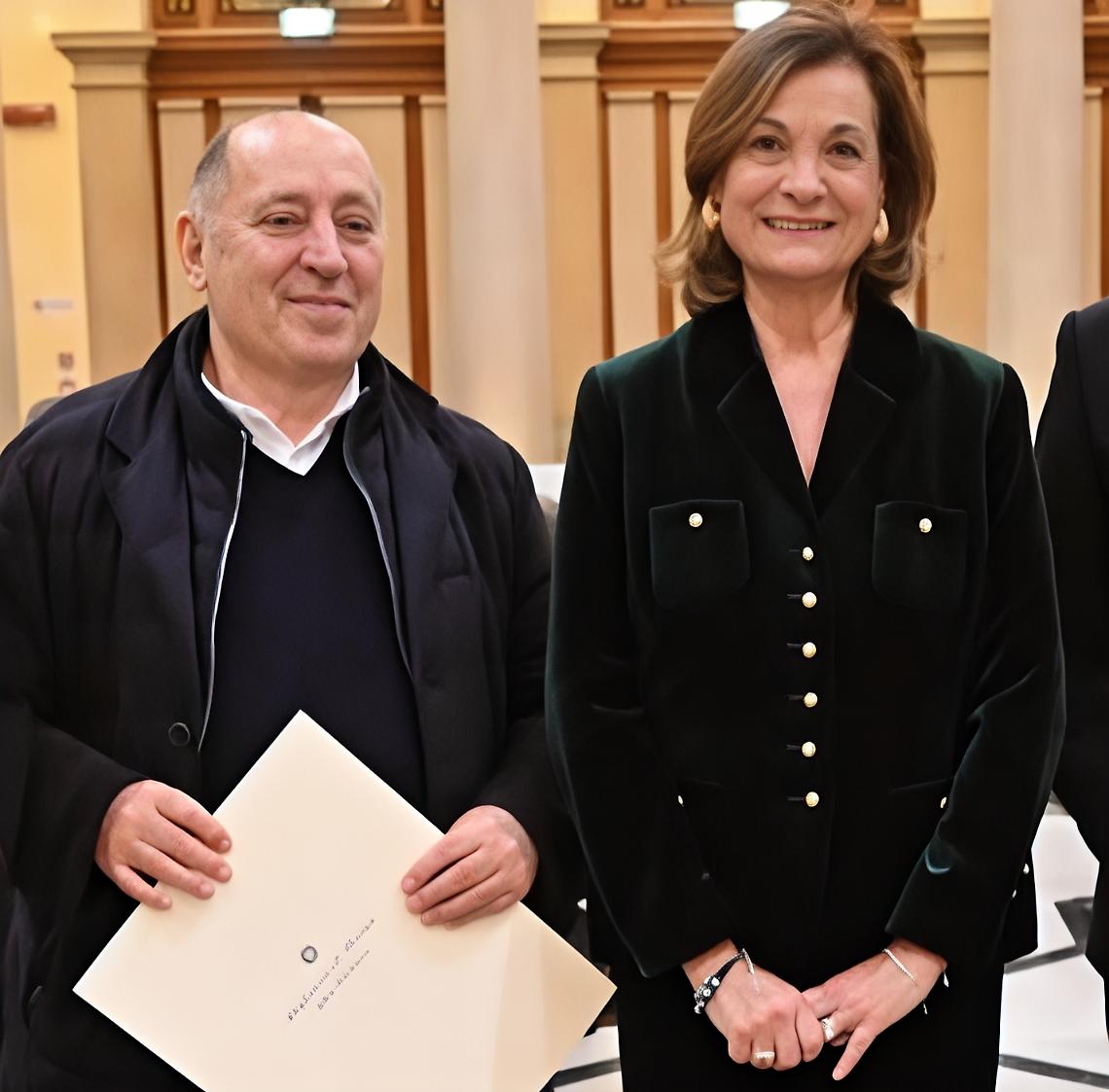 Bottrighe, il neo commendaore Secchieri con il prefetto Tancredi