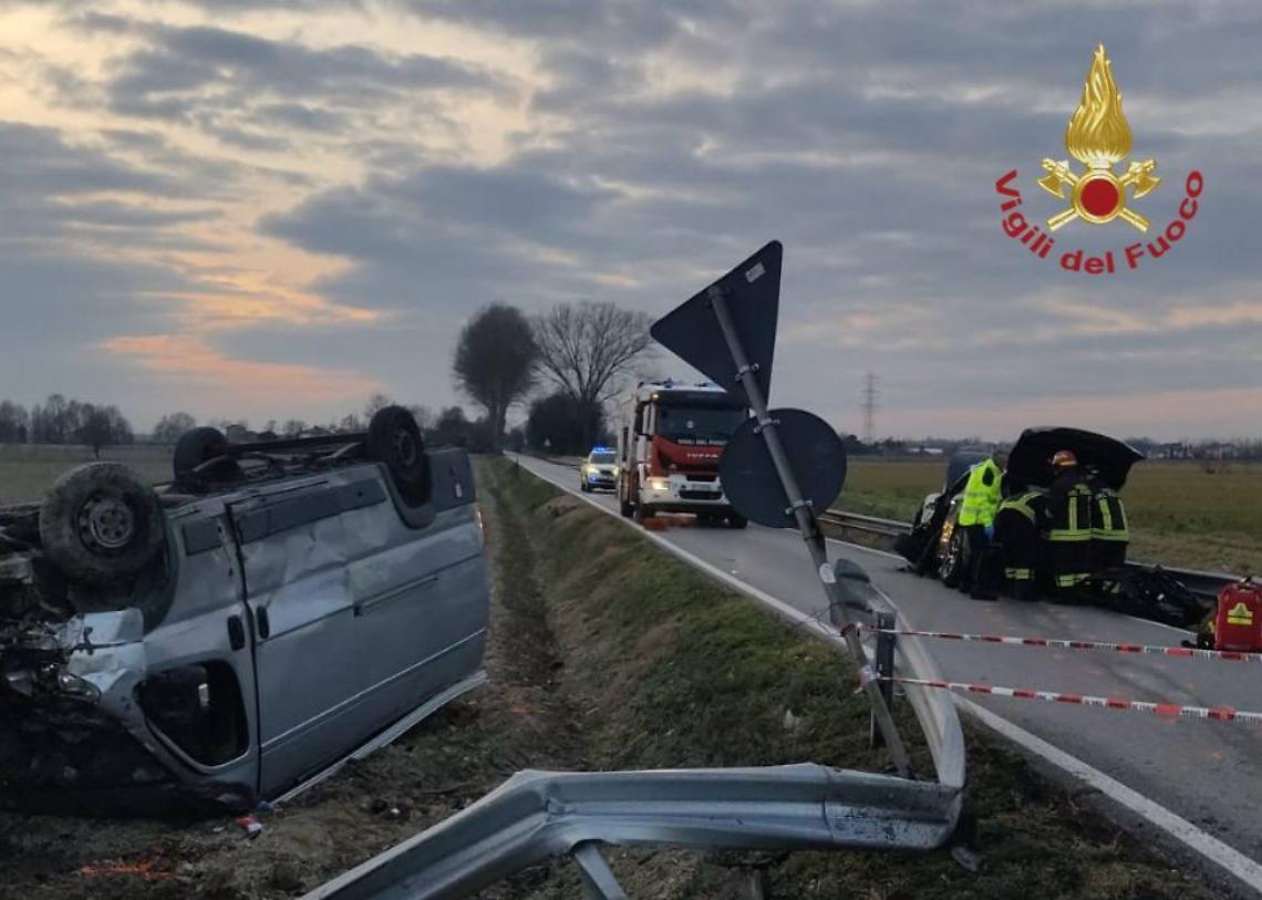 Incidente a Mira (Ve): scontro frontale tra furgone e auto, tre feriti