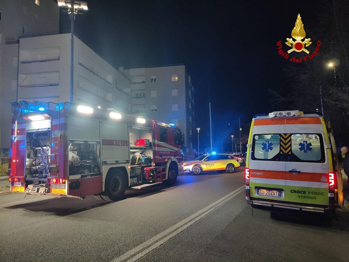 Incendio a Verona Est: due persone ferite e trenta evacuate da una palazzina in Via Fedeli