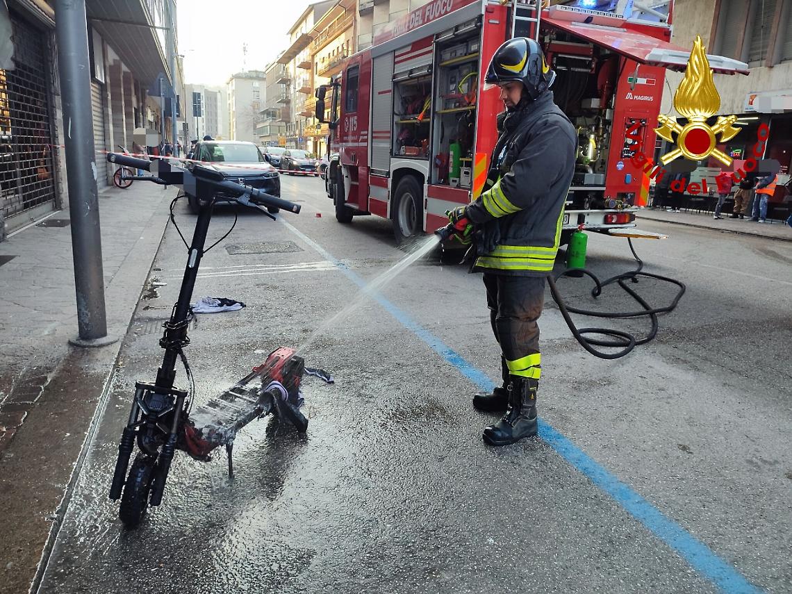 Incendio in un appartamento a Vicenza, i Vigili del Fuoco evitano il peggio