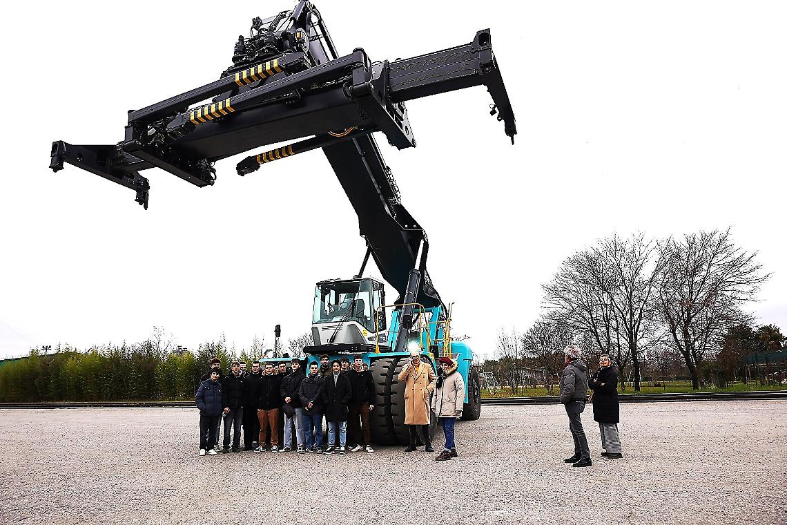 Una classe dell'ITS in visita all'interporto