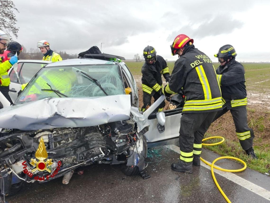 Frontale a Isola della Scala: tre persone ferite
