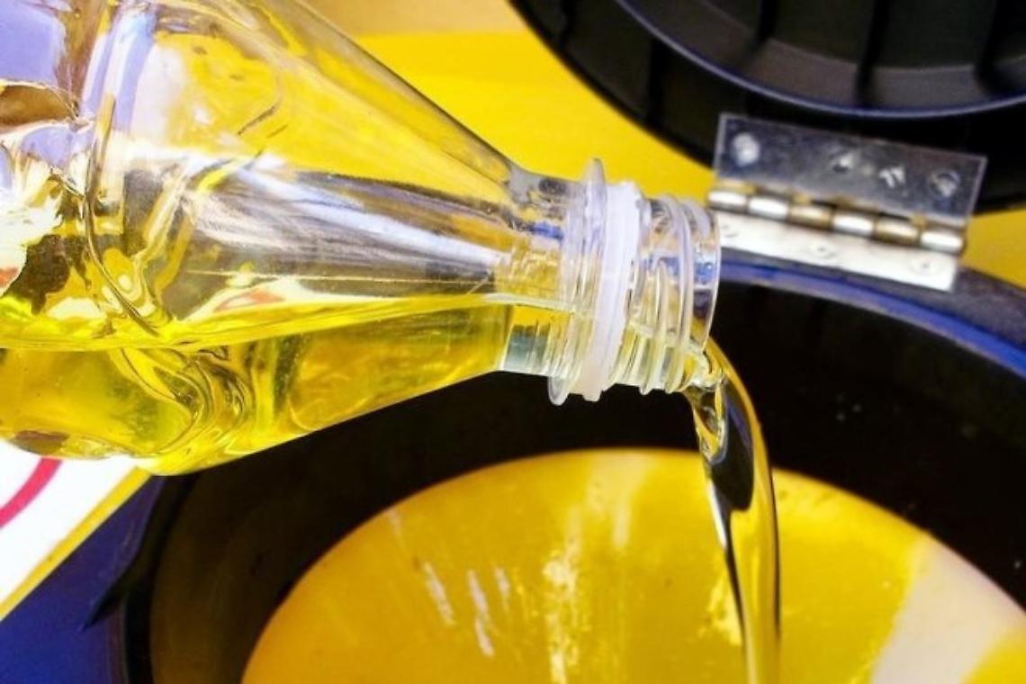 Olio esausto, foto di repertorio