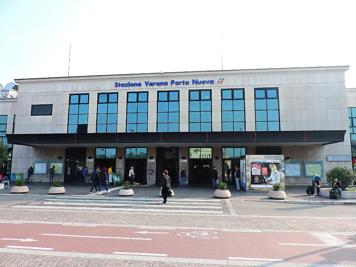 Verona, atti di vandalismo alla stazione di Porta Nuova: disposta l'espulsione