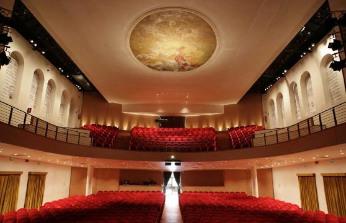 Maria Paiato protagonista di "Riccardo III" al Teatro Toniolo di Mestre: un'interpretazione unica e intensa