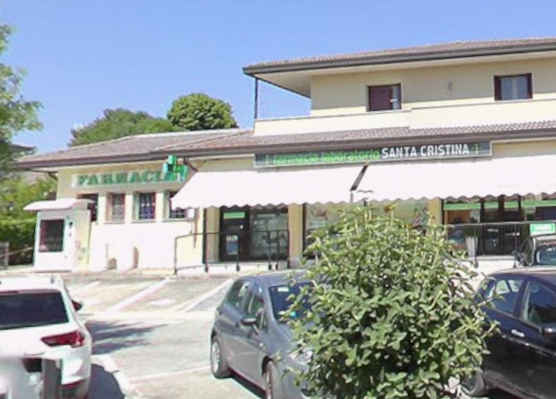 La farmacia svaligiata