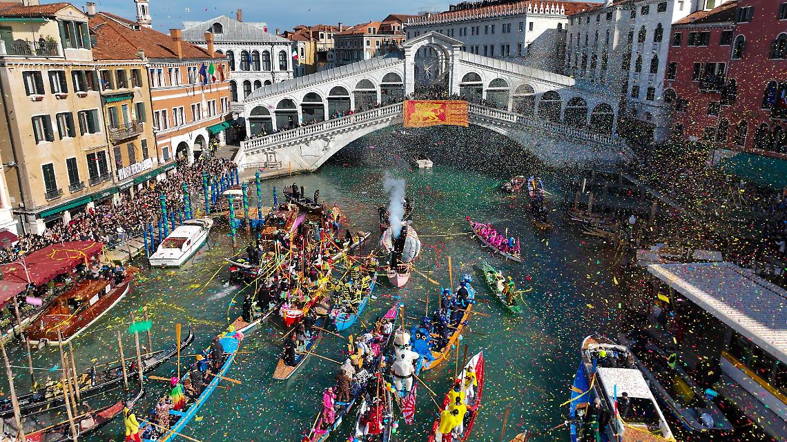 La Festa veneziana e il corteo acqueo con lo scoppio della Pantegana accendono il Carnevale 