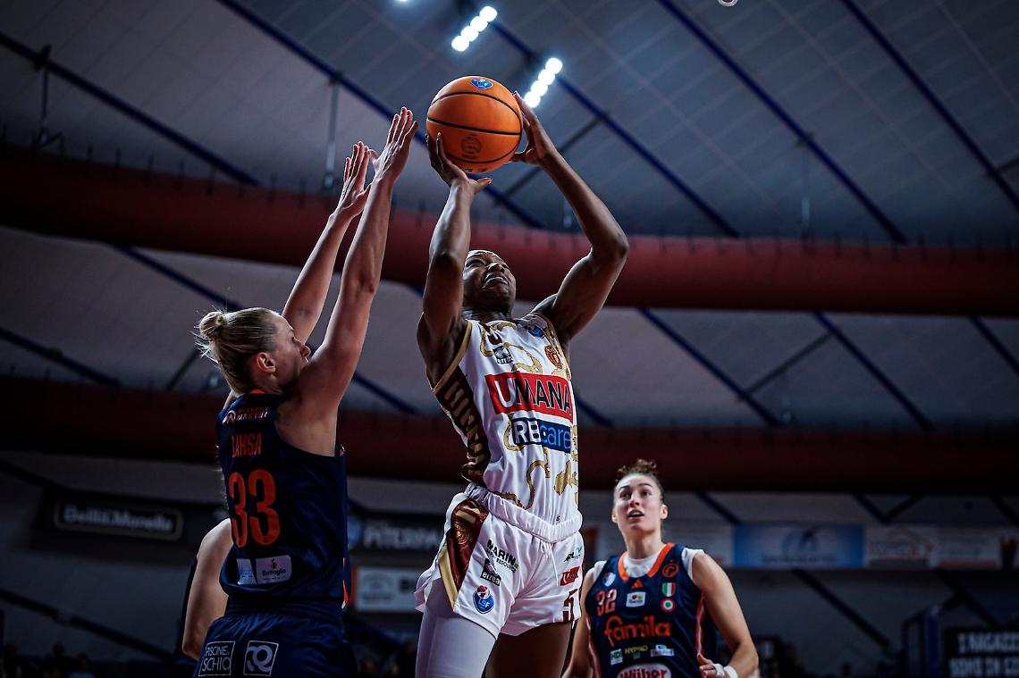 L&rsquo;Umana Reyer cede il passo alla Famila Schio: 69-80 nel "Superclassico" del basket femminile