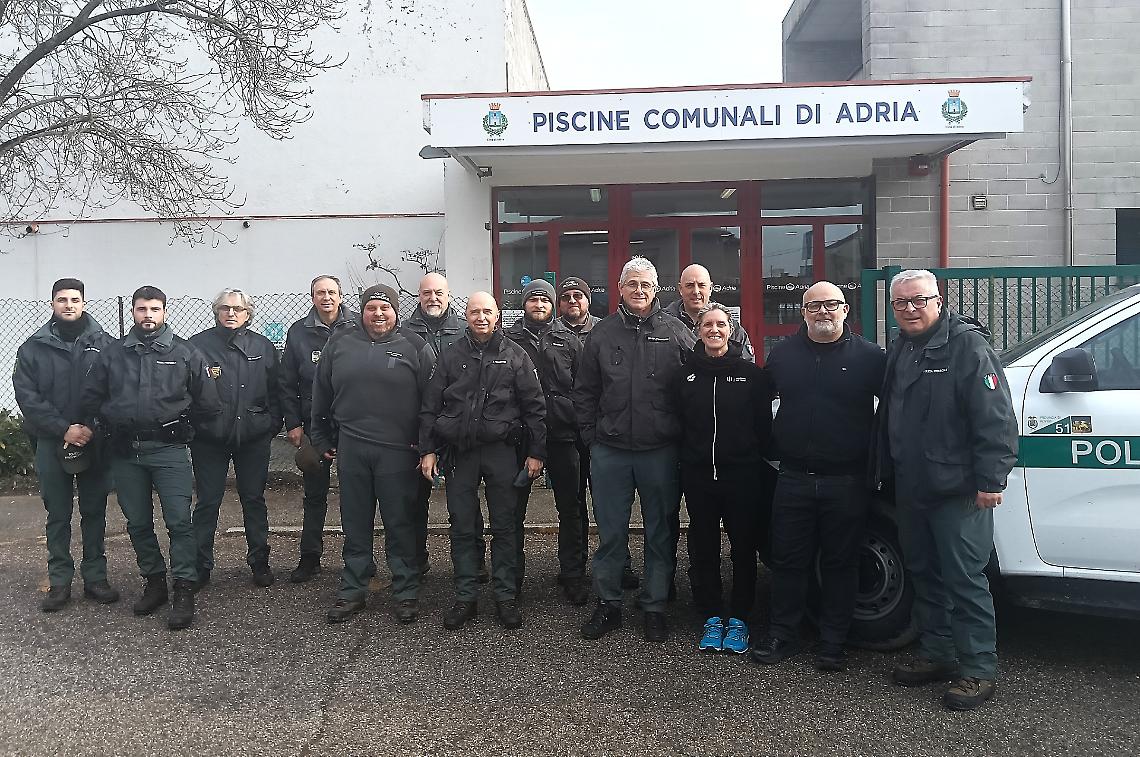 Rovigo, la Polizia Provinciale si allena in acqua: corso di nuoto e salvamento per gli agenti