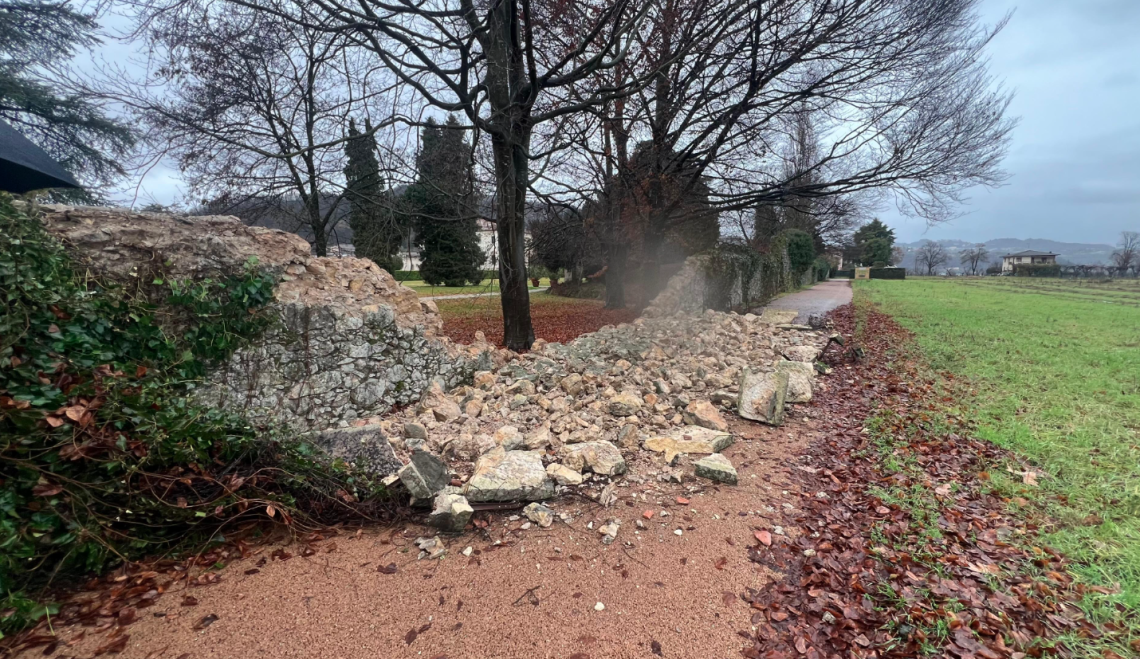 Crolla parte del muro di cinta di Villa Cordellina Lombardi: intervento urgente della Provincia di Vicenza