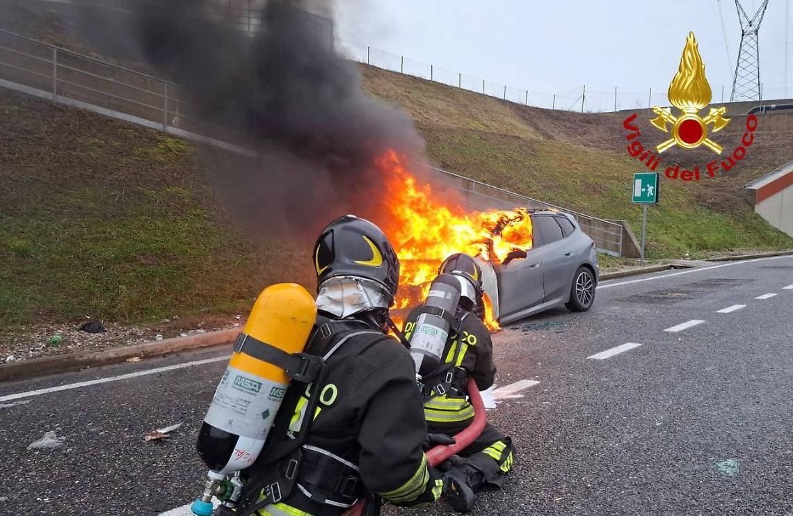 Incendio sulla Pedemontana Veneta, intervengono i Vigili del Fuoco a Montebelluna