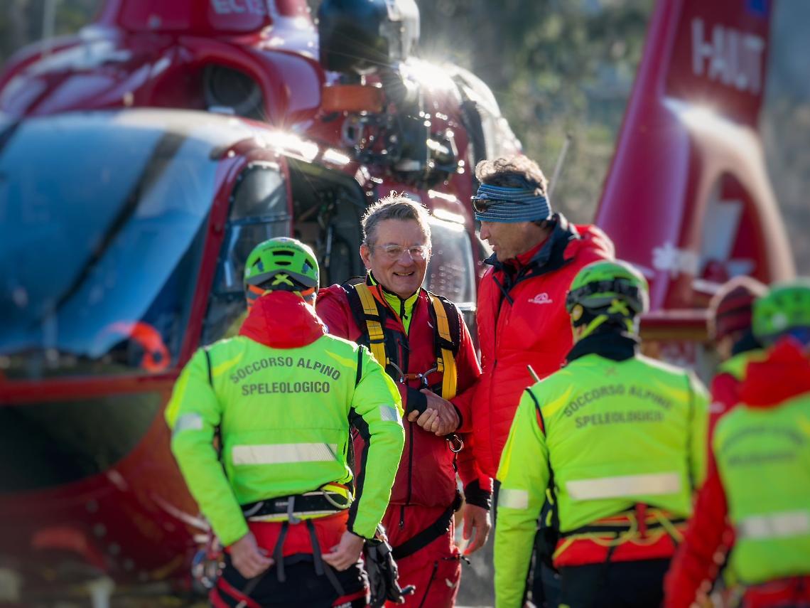 Valanga in Val Lasties, scialpinista sepolto: intervento di soccorso e bonifica in quota
