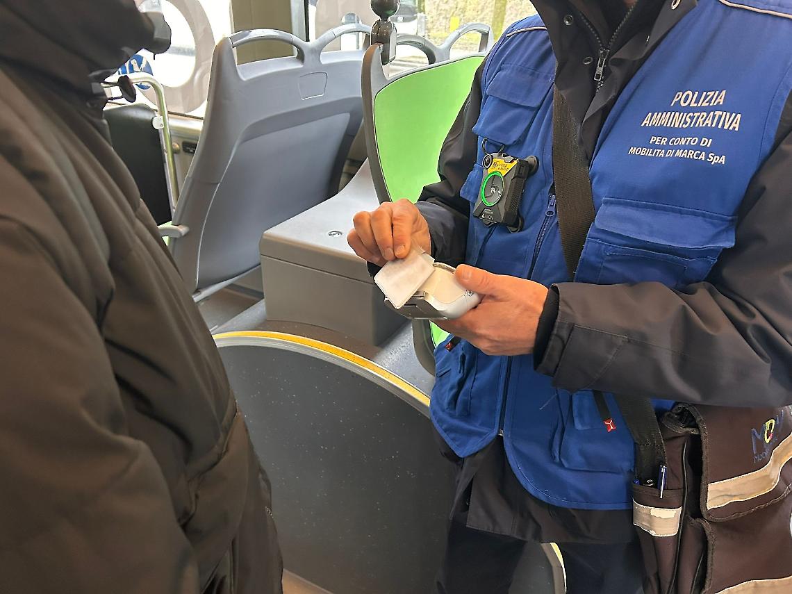 Autobus pi&ugrave; sicuri a Treviso: al via le body-cam per i controllori MOM