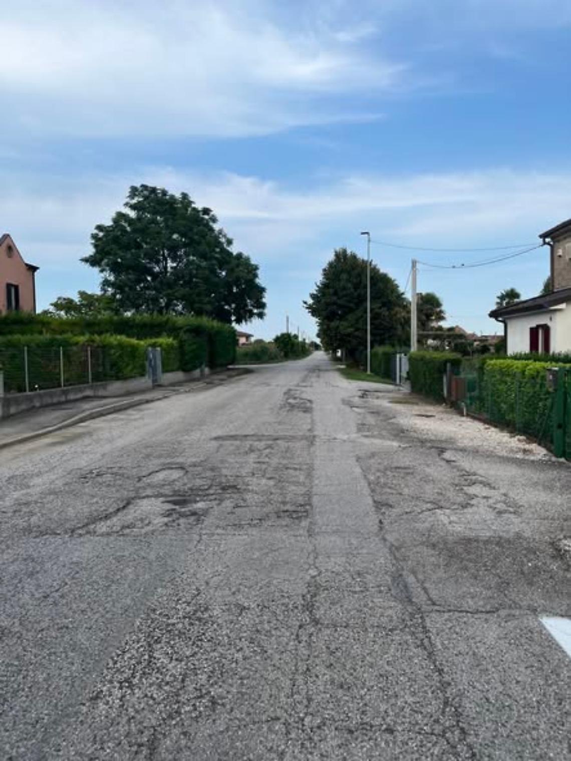 &ldquo;Passano troppi mezzi pesanti, le strade di Cantarana sono dissestate&rdquo;