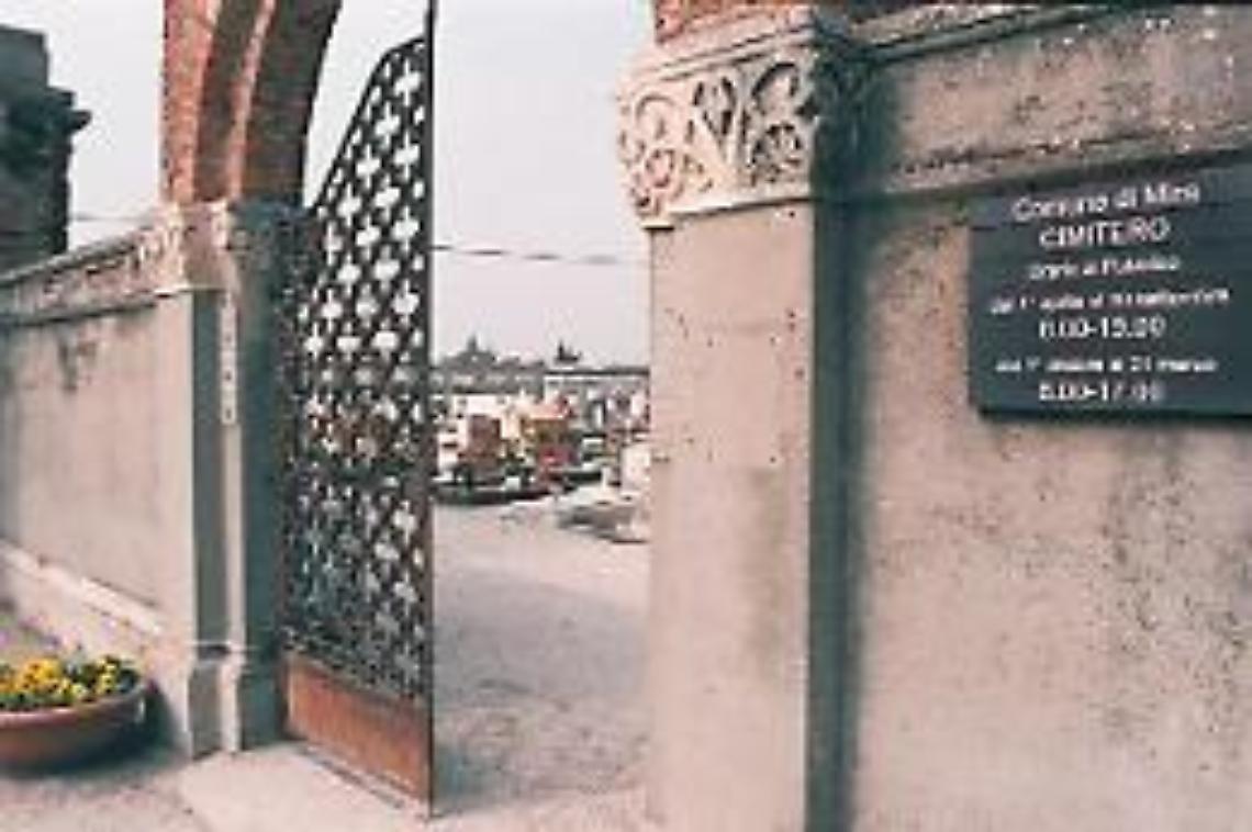 Cimiteri, arrivano le aree per le dispersioni delle ceneri